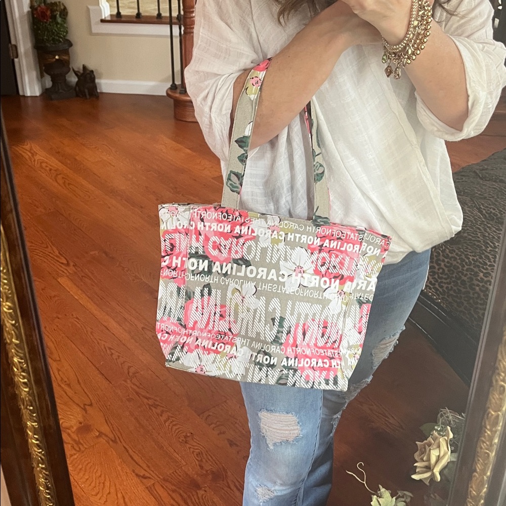 Robin Ruth North Carolina Tote and Crossbody Pouch 2 PieceSet - Picture 13 of 17